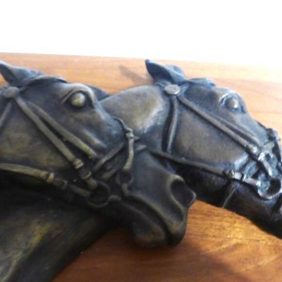 WD1BSM Solid BRONZE HORSES On Wood Plaque Vintage Bronze Horse Races Race Track - Picture 3 of 8